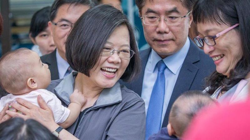 遭嗆沒資格談一代　小英：評論不恰當