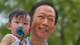 ▲郭台銘主張0-6歲孩童國家養，不夠部分由自己財產墊支（圖／翻攝郭台銘臉書）