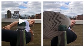 傑森史塔森一記後旋踢輕輕鬆鬆成功轉開瓶蓋，完成挑戰！
（圖／翻攝自IG）