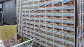 寄國外包裹！這樣貼郵票超奇觀　網友笑慘：真的貼好貼滿
爆怨公社臉書