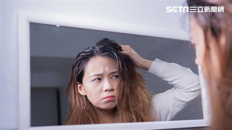 OL頭皮痘痘化膿險禿！竟只是洗錯了