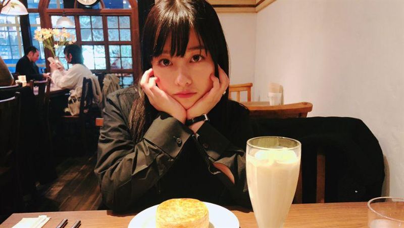 零偽裝！千年一遇美少女搭電車網暴動