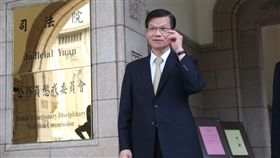 翁啟惠涉浩鼎案  公懲會公開審理（2）前中研院長翁啟惠（圖）涉浩鼎案，司法院公懲會認為，翁啟惠未依法據實申報財產、未揭露可能發生利益衝突情事，判他申誡。翁啟惠不服提再審，4日出庭。中央社記者吳家昇攝  108年7月4日