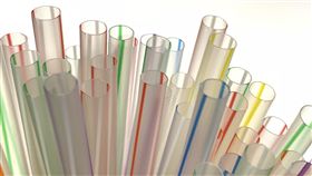 環署：內用禁供吸管7月上路　外帶盼一年內跟進環保署副署長沈志修29日表示，4大場所內用禁止提供塑膠吸管政策7月會如期上路，外帶部分會視內用禁供吸管政策上路後的狀況來研議時程，盼一年內跟進。中央社　108年4月29日