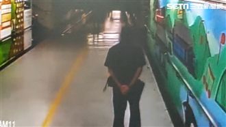 站務員大讚熱心！勇警最後身影曝光