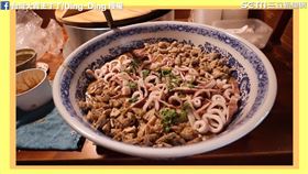 十人份「巨無霸麵線」。（圖／台灣大胃王丁丁/Ding-Ding臉書）