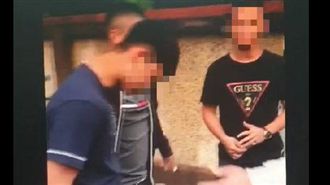 澎湖人怒！台灣屁孩機車擋道還挑釁！