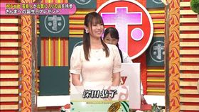 深田恭子宣傳新劇《魯邦的女兒》，穿白色洋裝炸出水桶腰。（圖／翻攝自日網）