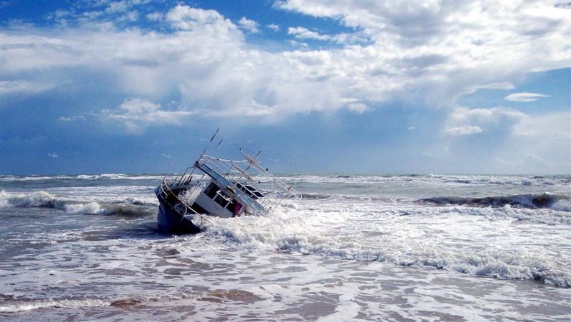 移民船突尼西亞外海翻覆　80人失蹤