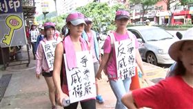 罷工空姐徒步北上凱道! 扮