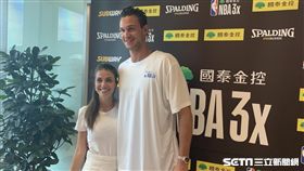 Danilo Gallinari帶著女友一同訪台。（圖／記者劉家維攝影）