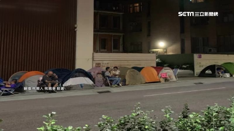 排隊奇觀！家長搭帳棚「卡位」幼兒園