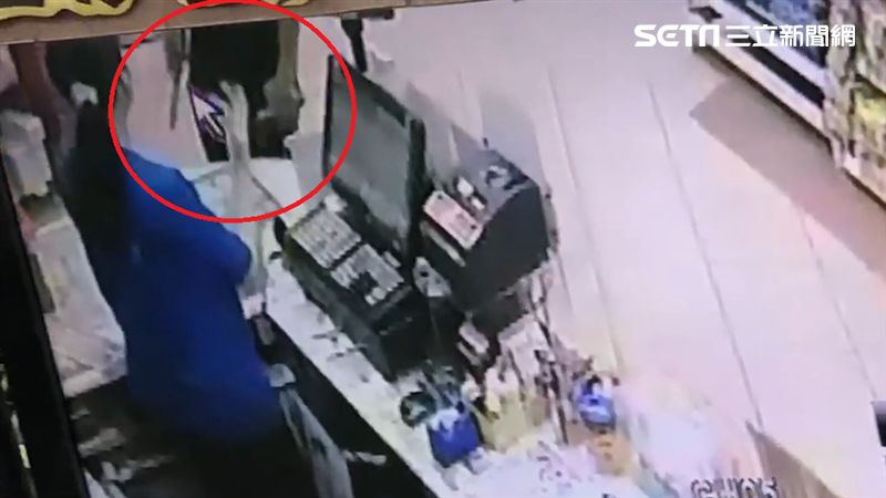 計畫性犯案？逃票男買水果刀畫面曝光