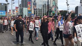 苦行空姐  長榮罷工 送紅豆餅