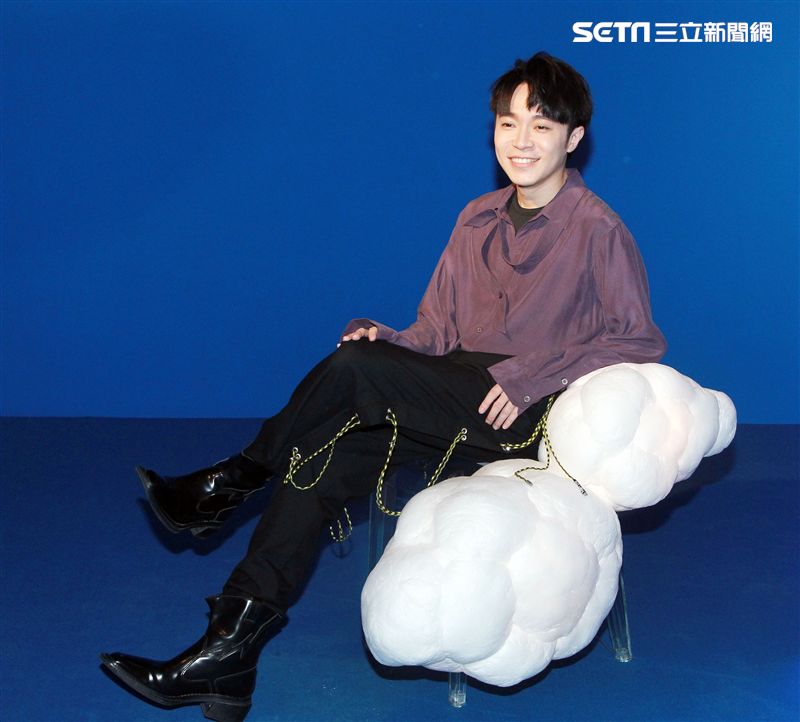 吳青峰「巴別塔慶典概念展」開展。（記者邱榮吉/攝影）