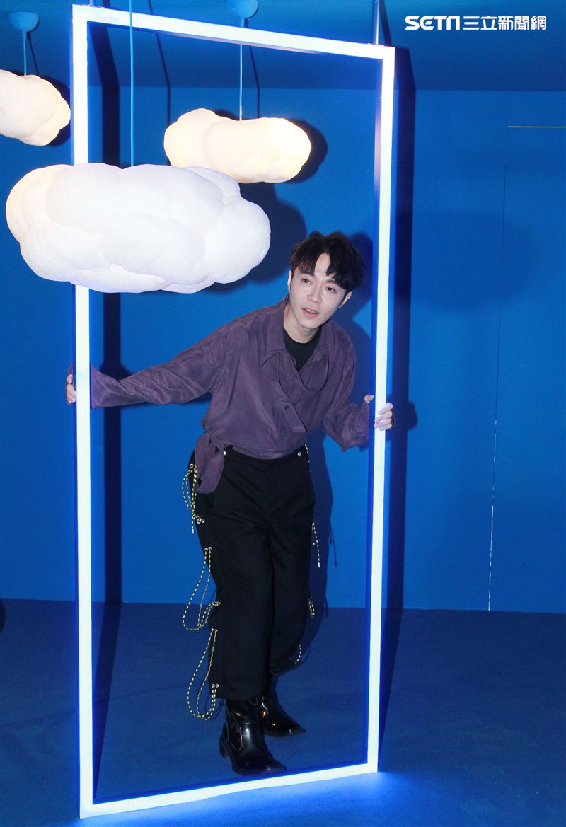 吳青峰「巴別塔慶典概念展」開展。（記者邱榮吉/攝影）