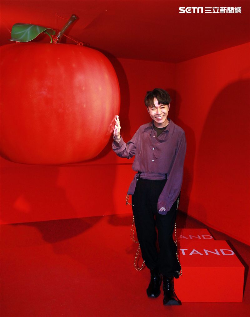 吳青峰「巴別塔慶典概念展」開展。（記者邱榮吉/攝影）