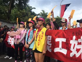 長榮罷工　工會代表林昱嘉哭　台北賓館前聯訪　空姐苦行