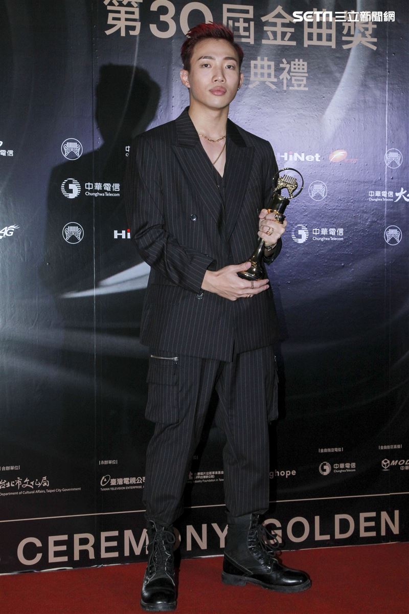 第30屆金曲獎獲得最佳新人獎ØZI。（記者邱榮吉、林士傑/攝影）