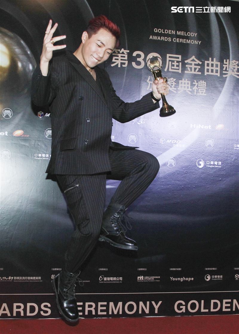 第30屆金曲獎獲得最佳新人獎ØZI。（記者邱榮吉、林士傑/攝影）