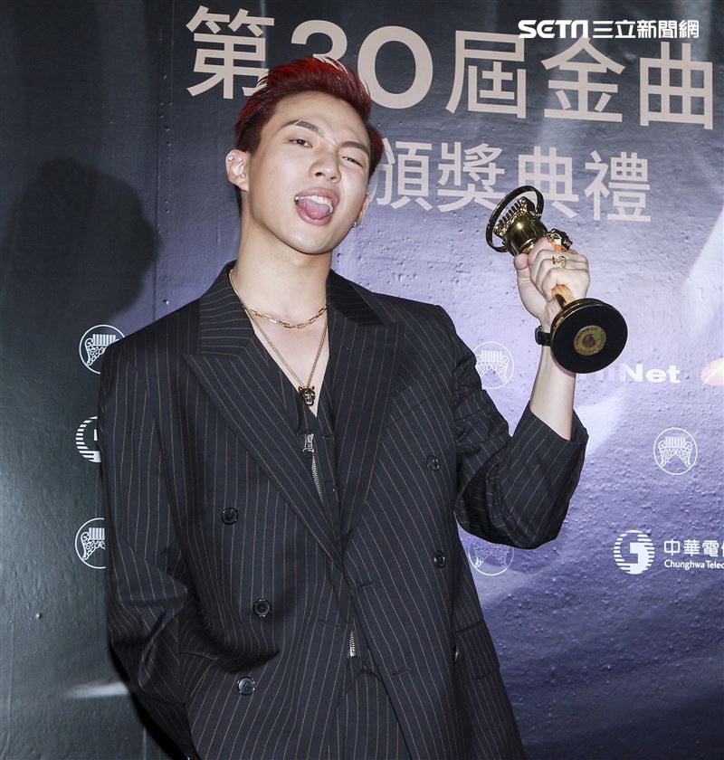 第30屆金曲獎獲得最佳新人獎ØZI。（記者邱榮吉、林士傑/攝影）