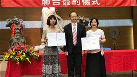 中市百家私幼申請準公托  預估萬名幼兒受惠台中市政府教育局5日舉辦準公共幼兒園聯合簽約儀式，教育局長楊振昇（中）表示，已有百家私立幼兒園申請加入準公共幼兒園，預估超過萬名幼兒受惠。（台中市教育局提供）中央社記者趙麗妍傳真  108年7月5日