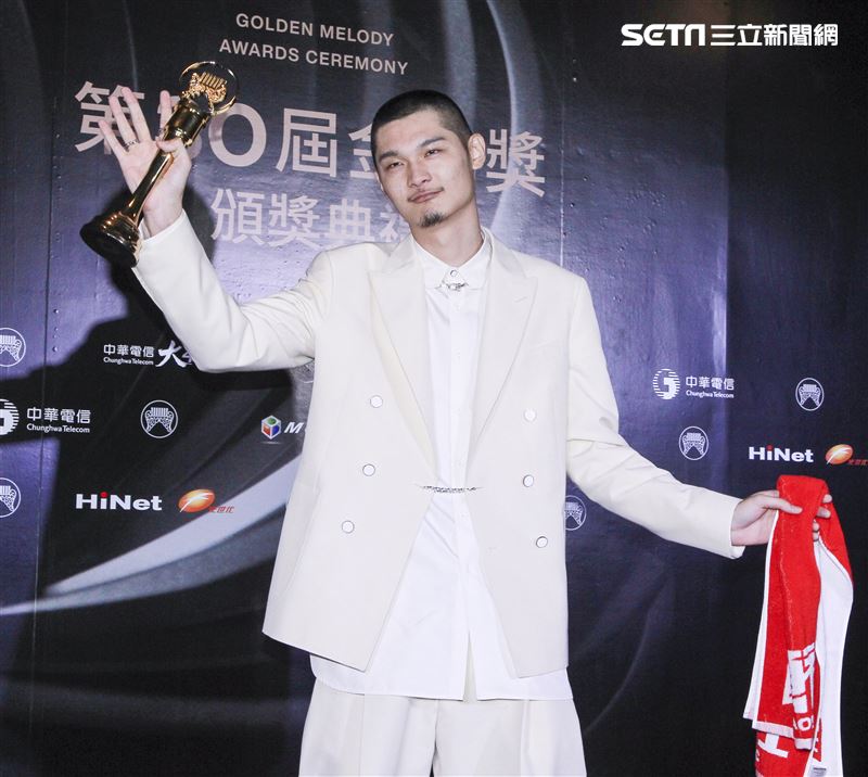 第30屆金曲獎獲得最佳國語男歌手獎Leo王。（記者邱榮吉、林士傑/攝影）