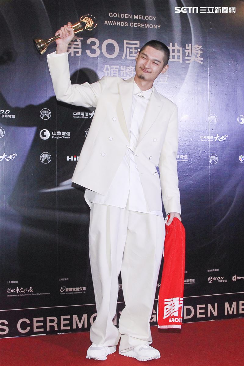第30屆金曲獎獲得最佳國語男歌手獎Leo王。（記者邱榮吉、林士傑/攝影）