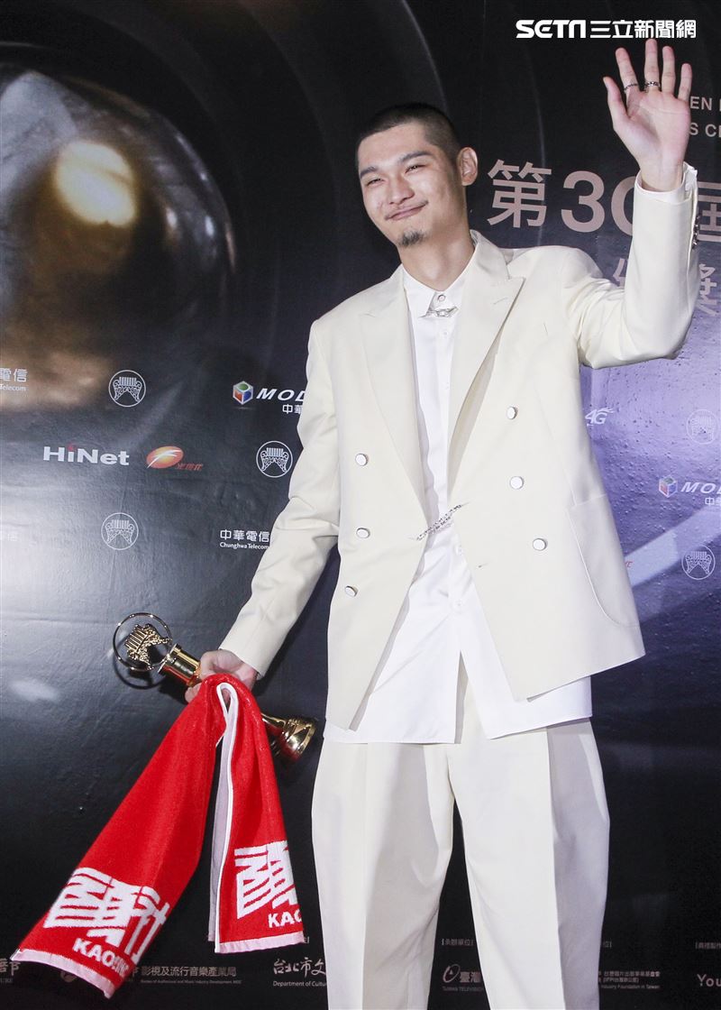 第30屆金曲獎獲得最佳國語男歌手獎Leo王。（記者邱榮吉、林士傑/攝影）