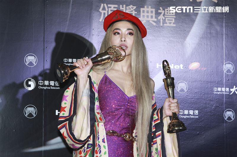 第30屆金曲獎獲得年度專輯獎蔡依林。（記者邱榮吉、林士傑/攝影）