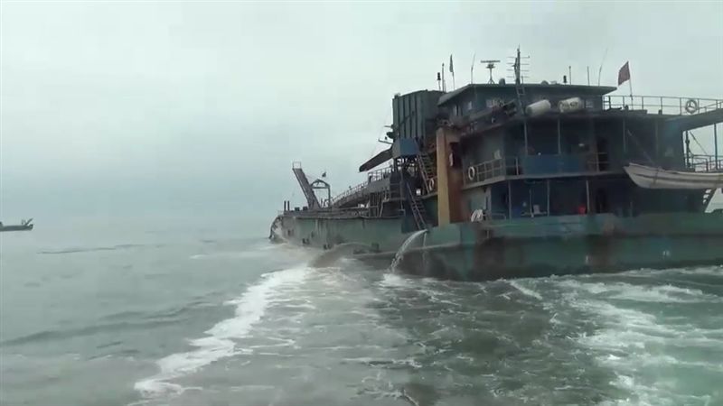 中國船越界抽砂　海巡扣押後今天法拍
