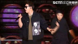 潘瑋柏夏戀搖起來！一甩頭…閃閃發光