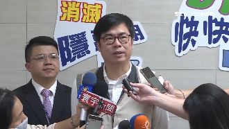 赴台南防疫會　陳其邁讚黃偉哲動作快