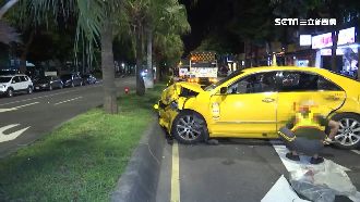 疑轉彎搶快釀禍　轎車路口撞小黃4傷