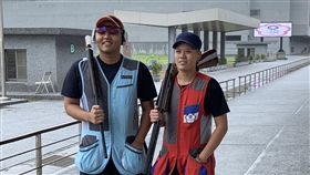 中華射擊隊出征世大運　不定向飛靶是奪牌重點2019拿坡里世界大學運動會將於7月3日登場，今年射擊運動重回主辦項目，台灣也派出10名選手與會參賽；教練指出，不定向飛靶將是奪牌重點，除了楊昆弼（左）與劉宛渝（右）的個人賽外，兩人聯手出擊的混雙也大有可為。中央社記者龍柏安攝　108年6月12日