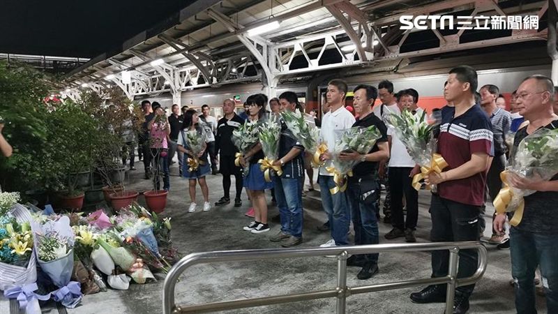 車友悼念李承翰！齊聚車站獻花感動警