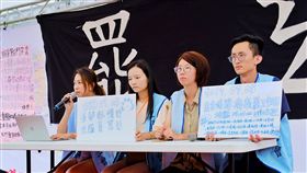 長榮空服罷工　5日將步行赴總統府展決心（2）長榮空服員罷工仍在持續，桃園市空服員職業工會會員代表林銥覲（左）4日表示，工會規畫的走到總統府苦行活動，5日清晨集結出發，預計在下午3時30分抵達總統府，盼展現空服員堅定意志，喚醒社會大眾重視勞工意識，也歡迎支持民眾前來參與。中央社記者吳睿騏桃園攝　108年7月4日