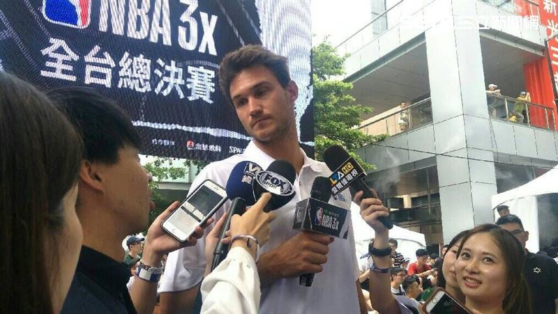 NBA／蓋里納利在台被交易　臉臭臭