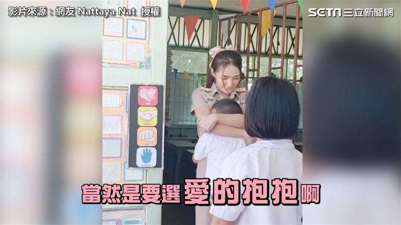 正妹老師大方抱抱　男同學緊埋胸口！