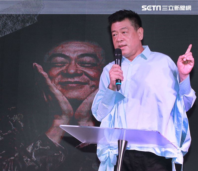 孫德榮身體狀況多寫下自傳，讓很多年輕一輩的人了解他，也算是為自己做紀錄。（記者邱榮吉/攝影）