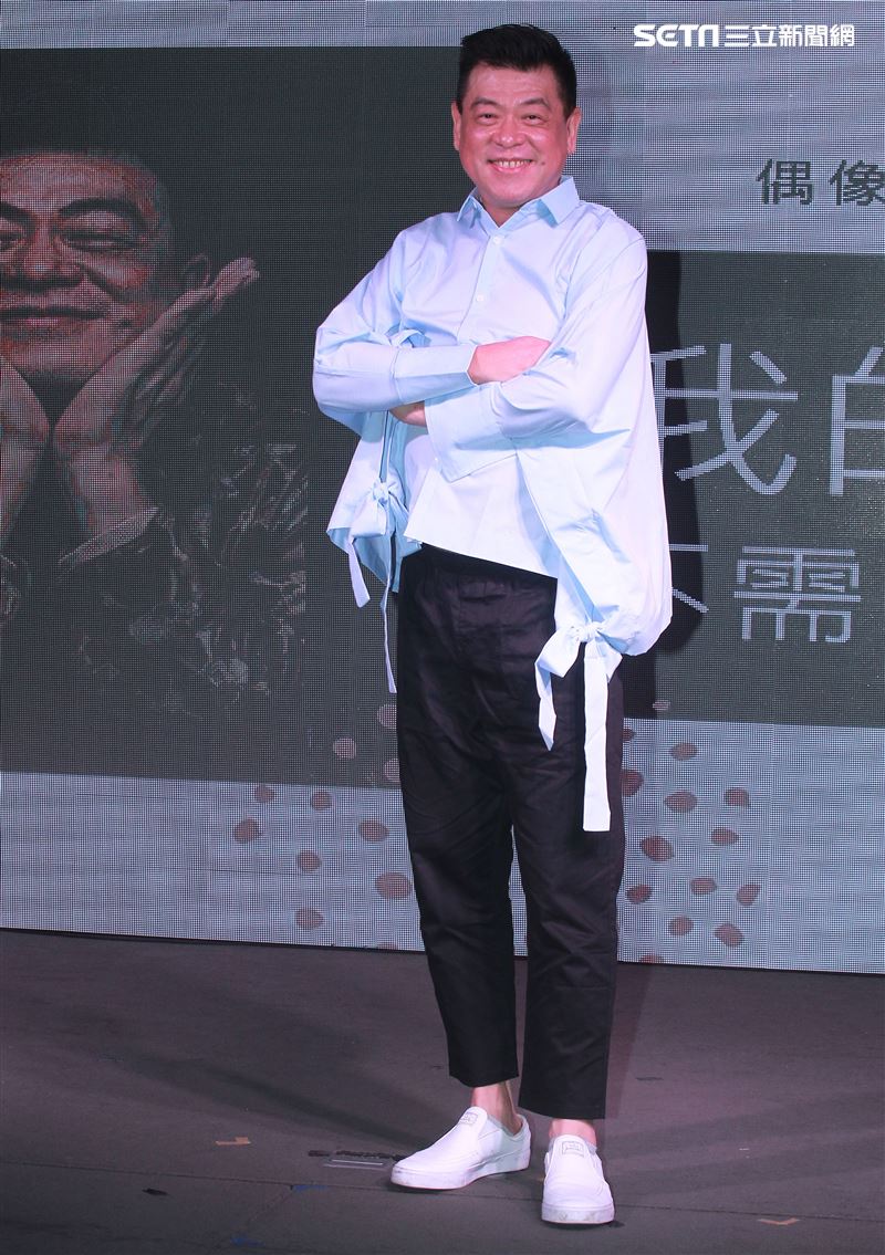 孫德榮身體狀況多寫下自傳，讓很多年輕一輩的人了解他，也算是為自己做紀錄。（記者邱榮吉/攝影）