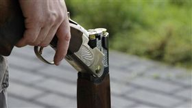 社會服務,逃避,開槍,霰彈槍,枕頭,槍傷,重傷,擊斃,　圖／翻攝自Pixabay https://parg.co/fWQ