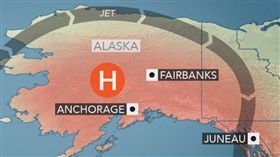 （熱浪來襲！阿拉斯加州發高燒　氣溫狂飆至攝氏32度創紀錄） 熱浪襲擊國境跨越北極圈的美國之際，美國北境阿拉斯加州最大城安克拉治氣溫飆升至歷來最高的華氏90度（攝氏32度）。 
圖／AccuWeather 推特