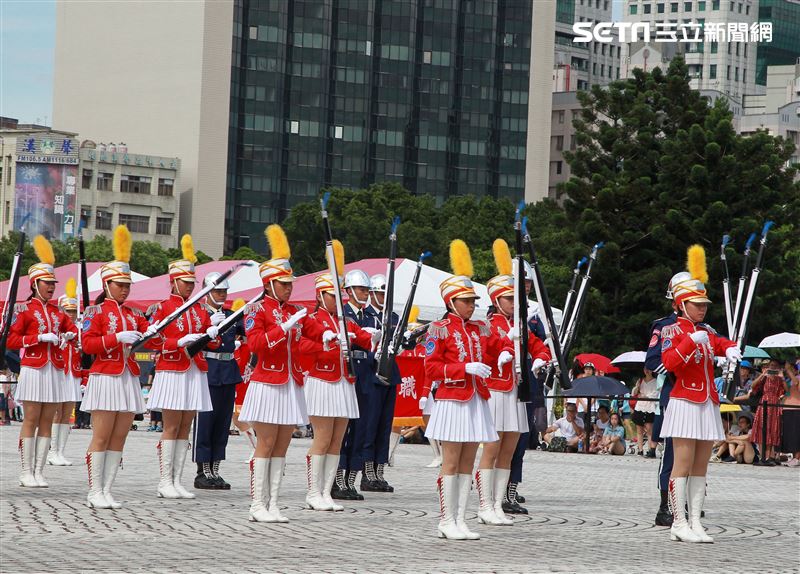 台北市莊敬高職獲得國防部第三屆全國高級中等學校儀隊競賽決賽冠軍。（記者邱榮吉/攝影）