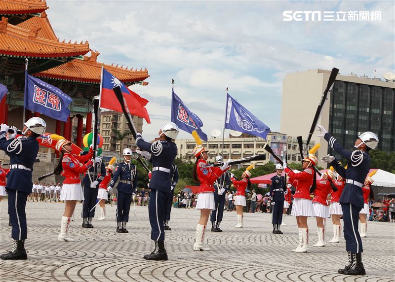 台北市莊敬高職獲得國防部第三屆全國高級中等學校儀隊競賽決賽冠軍。（記者邱榮吉/攝影）
