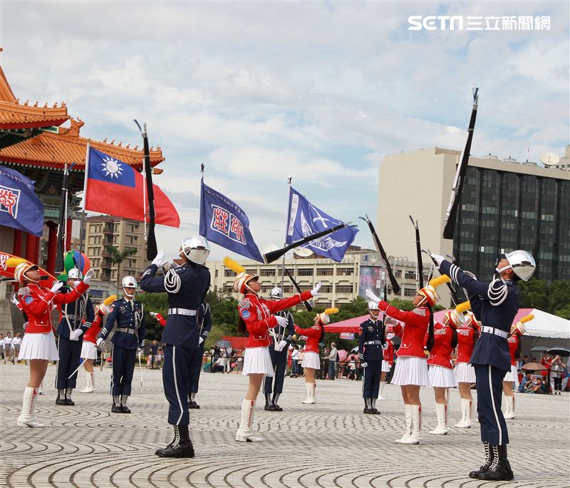 台北市莊敬高職獲得國防部第三屆全國高級中等學校儀隊競賽決賽冠軍。（記者邱榮吉/攝影）