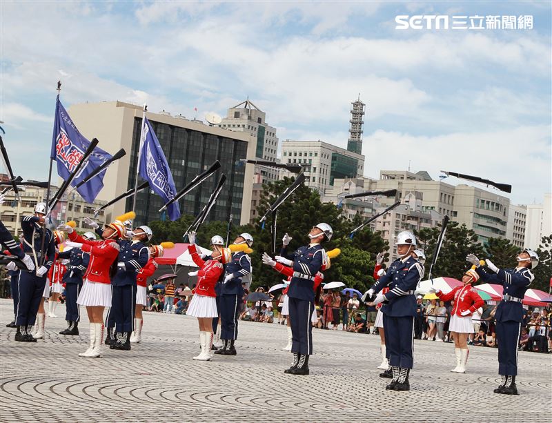 台北市莊敬高職獲得國防部第三屆全國高級中等學校儀隊競賽決賽冠軍。（記者邱榮吉/攝影）