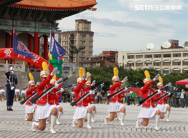 台北市莊敬高職獲得國防部第三屆全國高級中等學校儀隊競賽決賽冠軍。（記者邱榮吉/攝影）