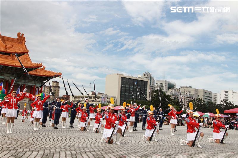 台北市莊敬高職獲得國防部第三屆全國高級中等學校儀隊競賽決賽冠軍。（記者邱榮吉/攝影）