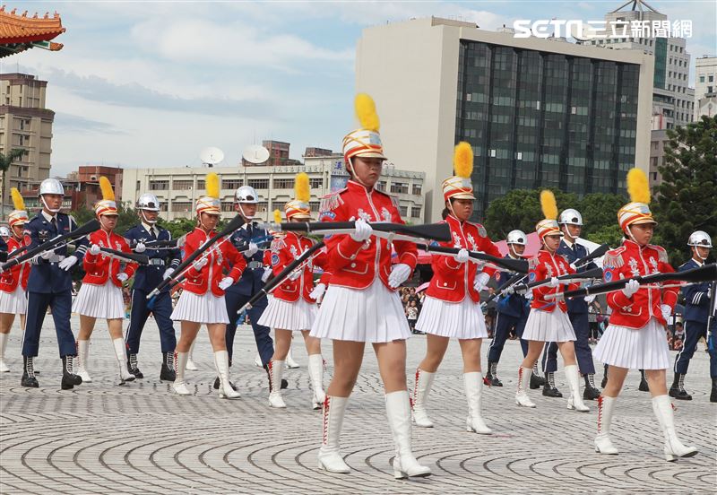 台北市莊敬高職獲得國防部第三屆全國高級中等學校儀隊競賽決賽冠軍。（記者邱榮吉/攝影）